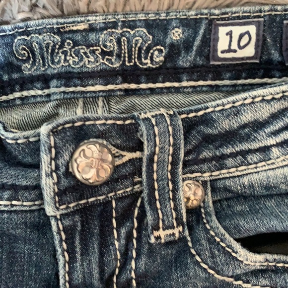 Girls Capri Miss Me distressed. Size 10 - Picture 4 of 5
